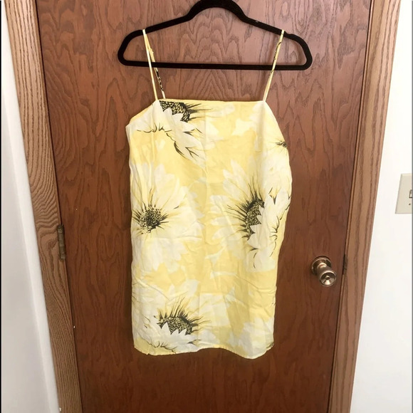 H&M Dresses & Skirts - H&M Floral Dress
